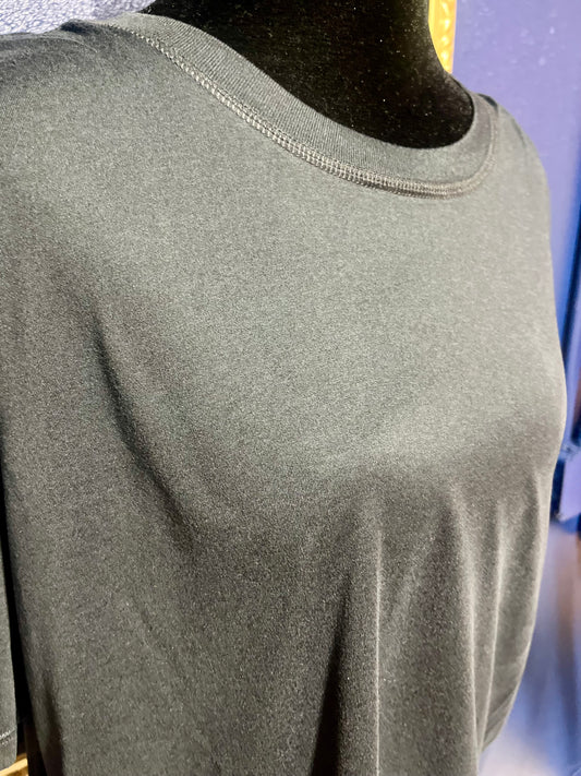 Vuori Black Cropped Tee