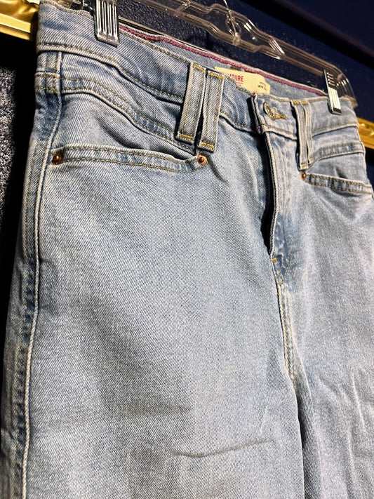 Signature Levi Strauss Light Wash Heritage Mom Jeans