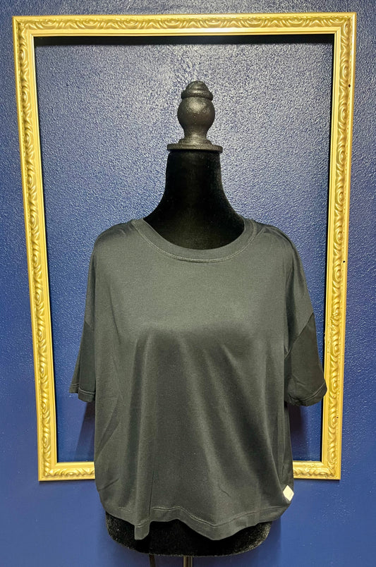 Vuori Black Cropped Tee