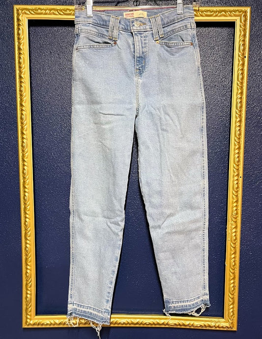 Signature Levi Strauss Light Wash Heritage Mom Jeans
